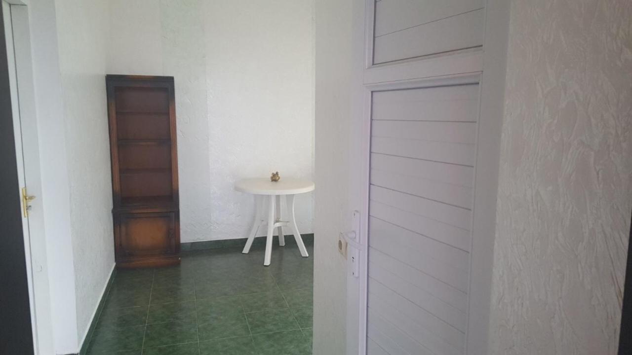 קובולטי Hotel Near The Sea מראה חיצוני תמונה